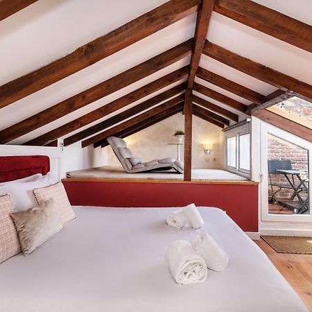 Guestready - Fantastic Rustic Duplex With Terrace Apartment Lisbon Bagian luar foto