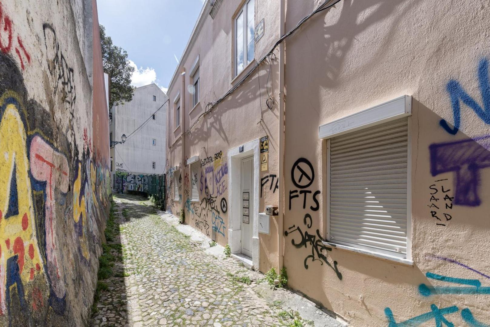 Guestready - Fantastic Rustic Duplex With Terrace Apartment Lisbon Bagian luar foto